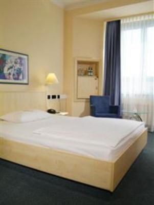 фото отеля InterCity Hotel Augsburg