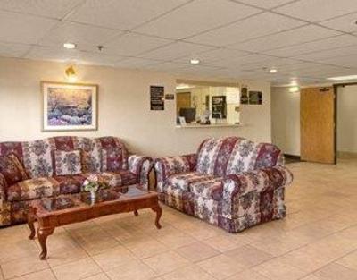 фото отеля Super 8 Henderson/NE Denver