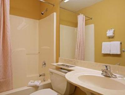 фото отеля Microtel Inn Lake Norman Cornelius