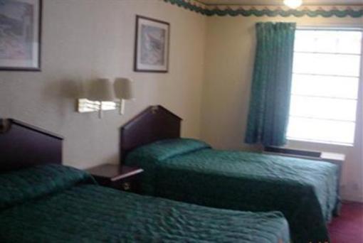 фото отеля Travel Inn San Antonio Lackland Sea World