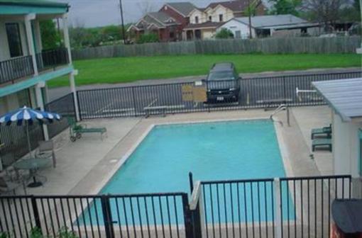 фото отеля Travel Inn San Antonio Lackland Sea World