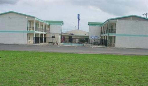 фото отеля Travel Inn San Antonio Lackland Sea World