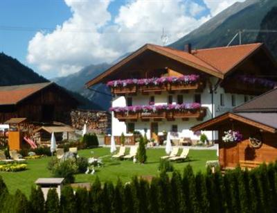 фото отеля Breitlehn Appartement Langenfeld