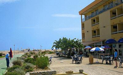фото отеля Hotel Le Neptune Saint-Pierre-la-Mer