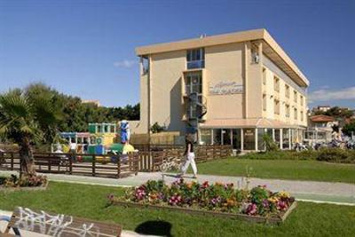 фото отеля Hotel Le Neptune Saint-Pierre-la-Mer