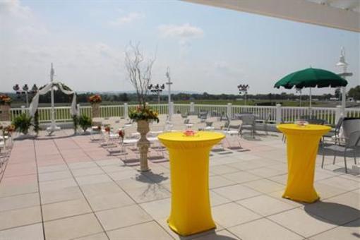 фото отеля Vernon Downs Hotel