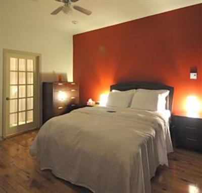 фото отеля Auberge du Carre St Louis Hotel Montreal