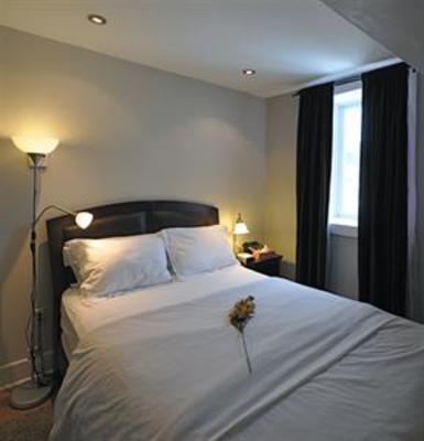 фото отеля Auberge du Carre St Louis Hotel Montreal