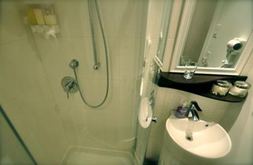 фото отеля Auberge du Carre St Louis Hotel Montreal