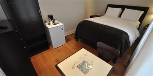 фото отеля Auberge du Carre St Louis Hotel Montreal