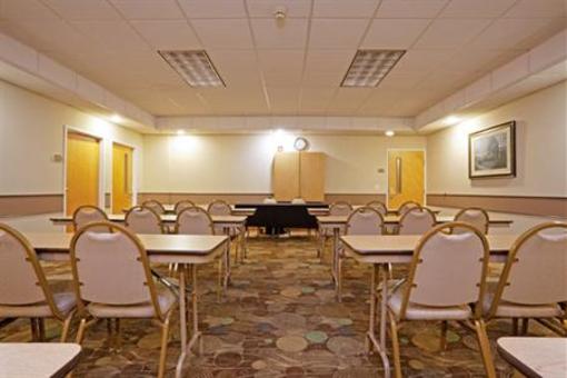 фото отеля Holiday Inn Express Hotels And Suites Albermarle