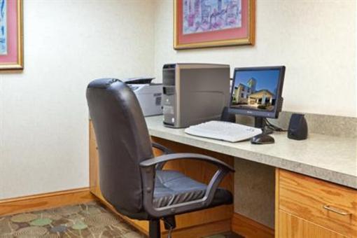 фото отеля Holiday Inn Express Hotels And Suites Albermarle
