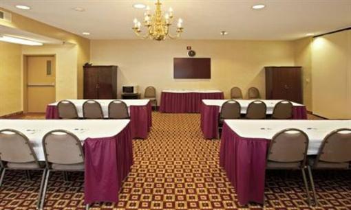 фото отеля Holiday Inn Express Cloverdale