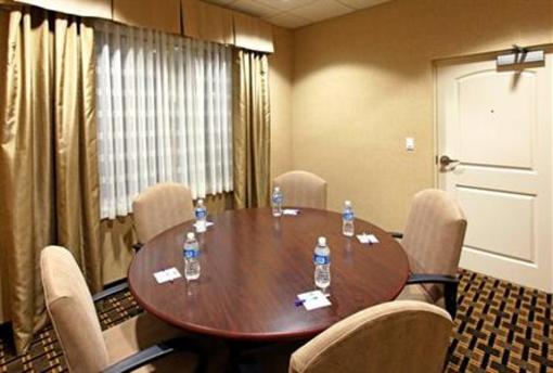 фото отеля Holiday Inn Express Hotel & Suites Crestview