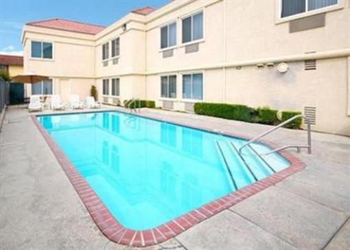 фото отеля Comfort Suites Tulare