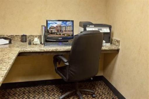 фото отеля Holiday Inn Express Hotel & Suites Savannah-Midtown