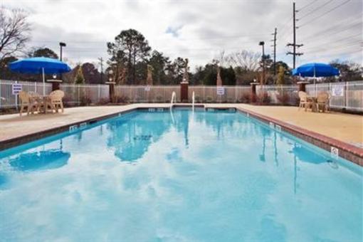 фото отеля Holiday Inn Express Hotel & Suites Savannah-Midtown