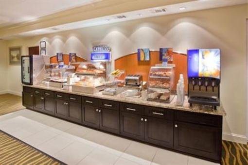 фото отеля Holiday Inn Express Hotel & Suites Savannah-Midtown