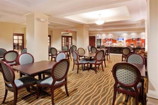 фото отеля Holiday Inn Express Hotel & Suites Savannah-Midtown