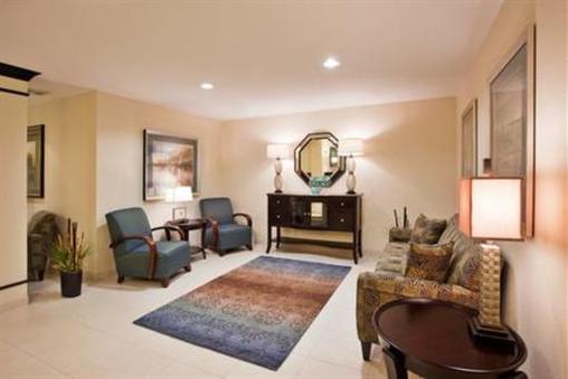 фото отеля Holiday Inn Express Hotel & Suites Savannah-Midtown