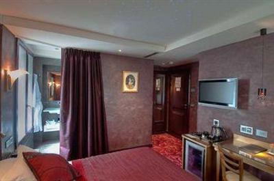 фото отеля Hotel des Champs-Elysees