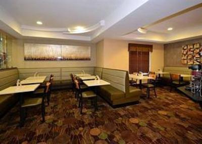 фото отеля Comfort Suites Coraopolis