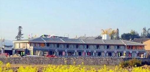 фото отеля Wu Family Courtyard Mongolian Style Inn Tengchong