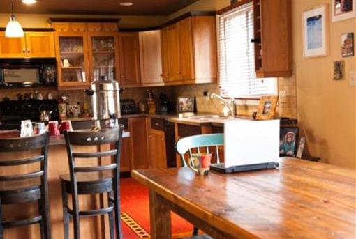 фото отеля Auberge Kicking Horse B&B