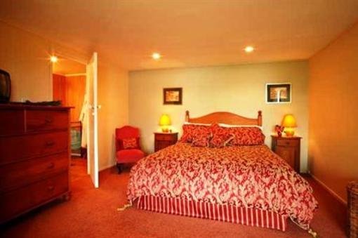 фото отеля Paeroa Lakeside Homestay