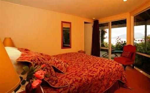 фото отеля Paeroa Lakeside Homestay