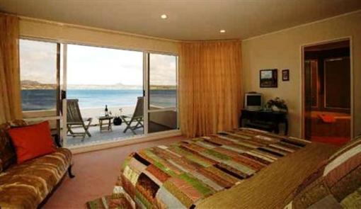 фото отеля Paeroa Lakeside Homestay