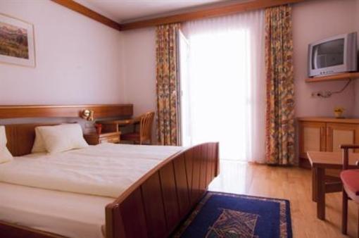 фото отеля Strandhotel Seeblick Sankt Kanzian am Klopeiner See