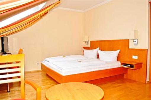 фото отеля Hotel Forstwirt Grasbrunn