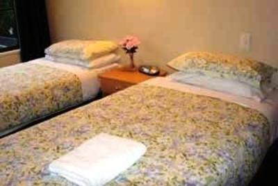 фото отеля Tudor Court Motel