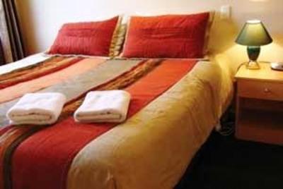 фото отеля Tudor Court Motel