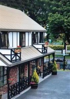 фото отеля Tudor Court Motel