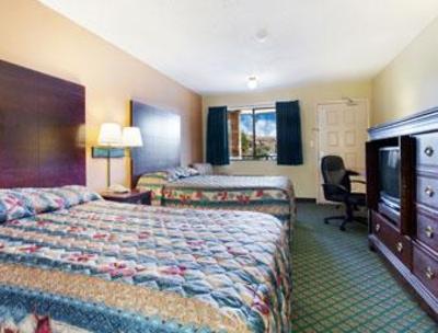фото отеля Super 8 Universal City