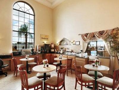 фото отеля Days Inn and Suites Houston Hobby Airport