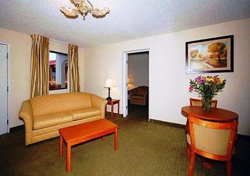 фото отеля Quality Inn & Suites New Orleans