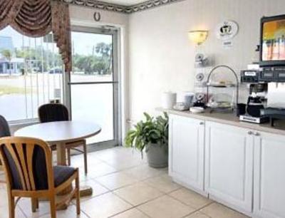 фото отеля Super 8 Kissimmee Orlando Maingate