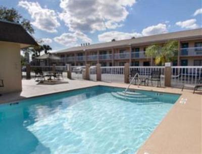 фото отеля Super 8 Kissimmee Orlando Maingate