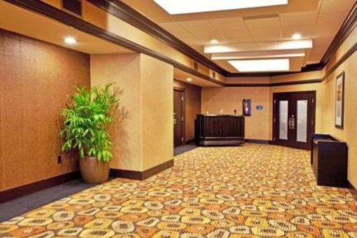 фото отеля Holiday Inn Hotel & Suites - North