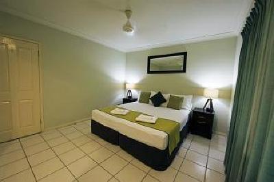фото отеля Costa Royale Beachfront Apartments Trinity Beach Cairns