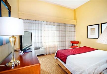 фото отеля Courtyard by Marriott Richmond Chester