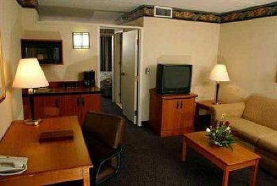 фото отеля Four Points by Sheraton Milwaukee North