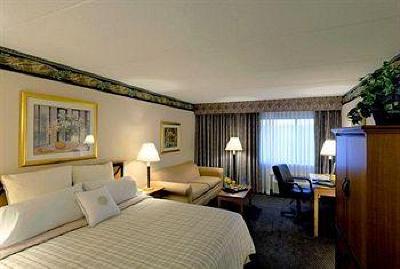 фото отеля Four Points by Sheraton Milwaukee North
