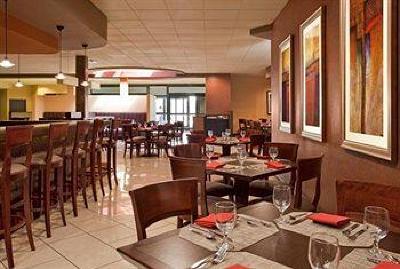 фото отеля Four Points by Sheraton Milwaukee North