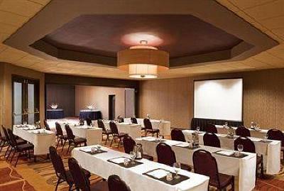 фото отеля Four Points by Sheraton Milwaukee North