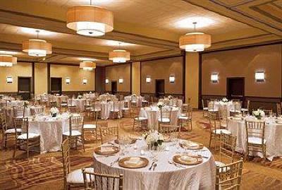 фото отеля Four Points by Sheraton Milwaukee North