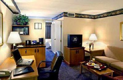 фото отеля Four Points by Sheraton Milwaukee North